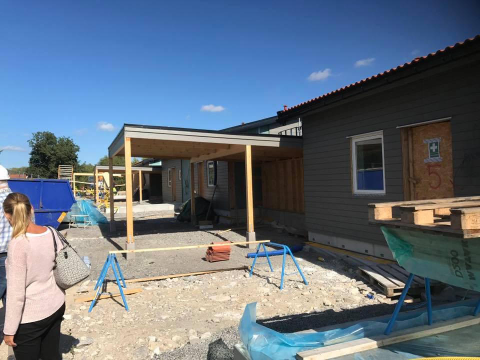 Radhuset (fyran) med tillhörande carport. 